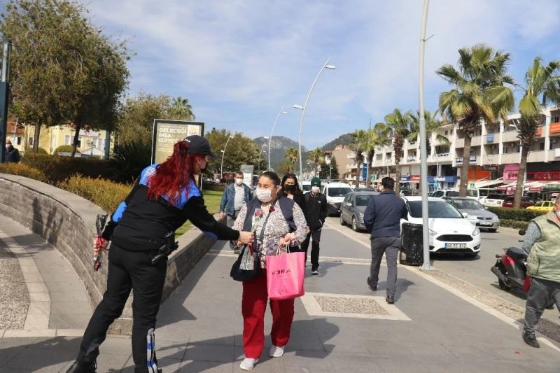 Marmaris’te kadınlara 