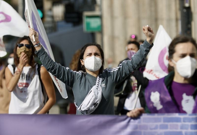 İspanya’da Dünya Kadınlar Günü gösterisine biber gazlı saldırı: 5 yaralı
