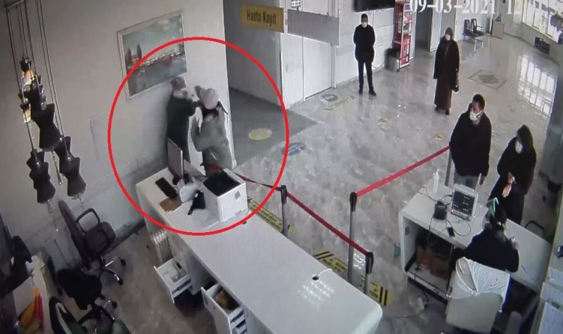 Hastanede sağlık çalışanına saldırı anı güvenlik kamerasında
