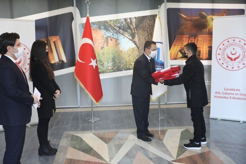 18 Mart törenlerinde göndere çekilecek Türk bayrağı Çanakkale’ye ulaştı
