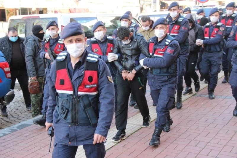 5 DEAŞ şüphelisinden 4’ü serbest bırakıldı
