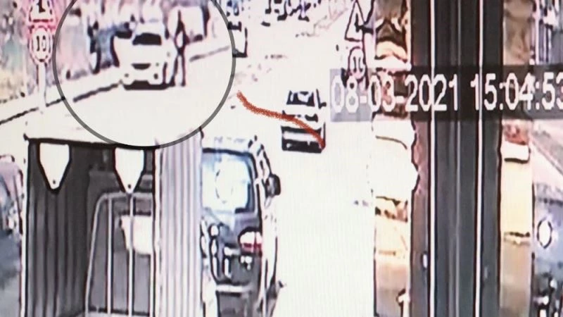 Kız arkadaşa şiddet kamerada
