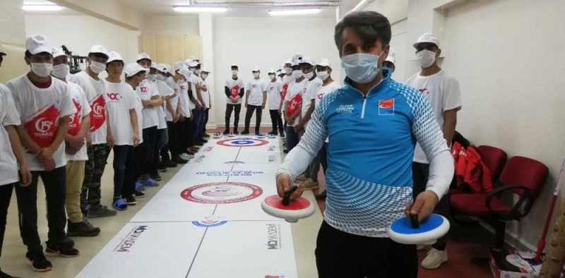 Devlet korumasındaki Afganlı çocukların Floor Curling heyecanı
