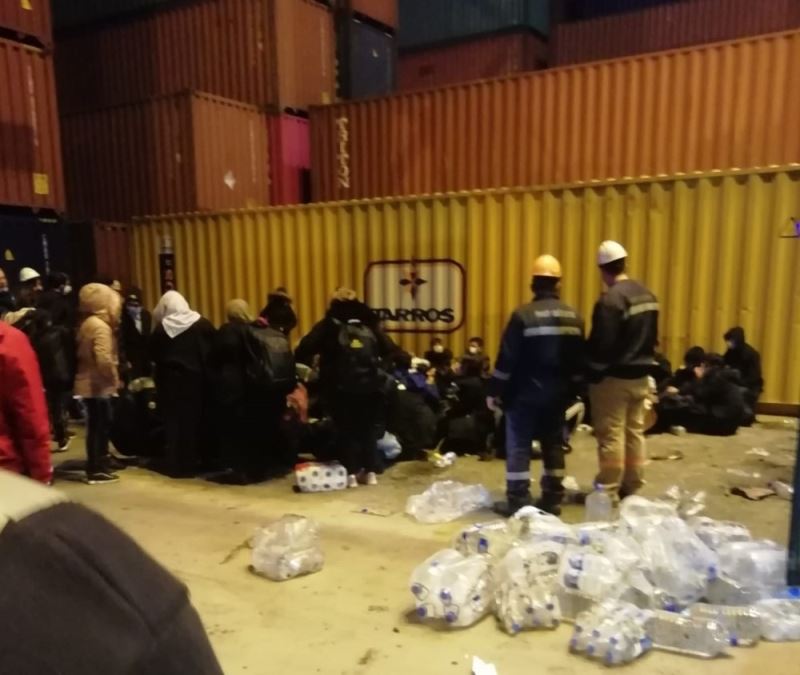 6 gündür konteyner içinde bulunan göçmenler havasızlıktan ölmek üzereyken bulundu
