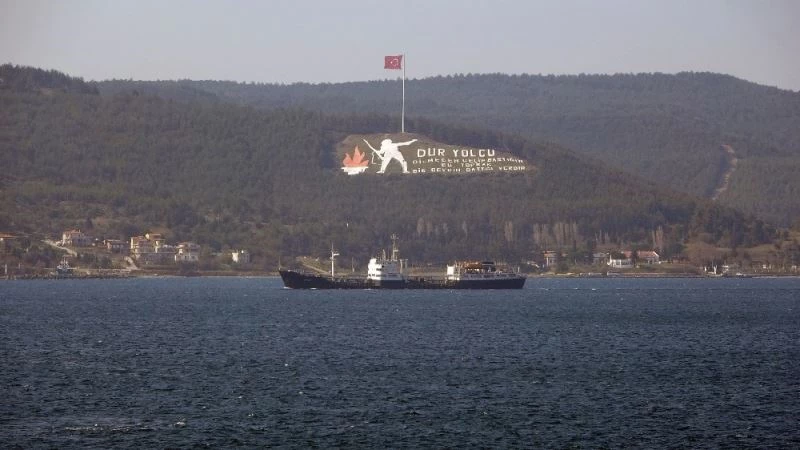 Rus askeri ikmal gemisi ‘IMAN’ Çanakkale Boğazı’ndan geçti
