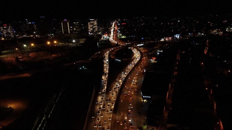 Vatandaş özel aracıyla yola çıktı, pandemide Bursa trafiğinin yükü arttı
