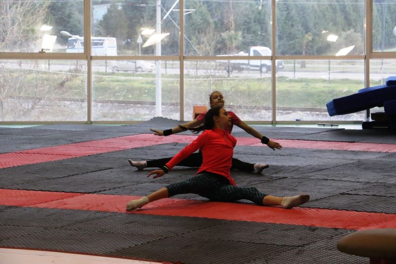 Manisalı cimnastikçiler Türkiye Şampiyonasına hazır
