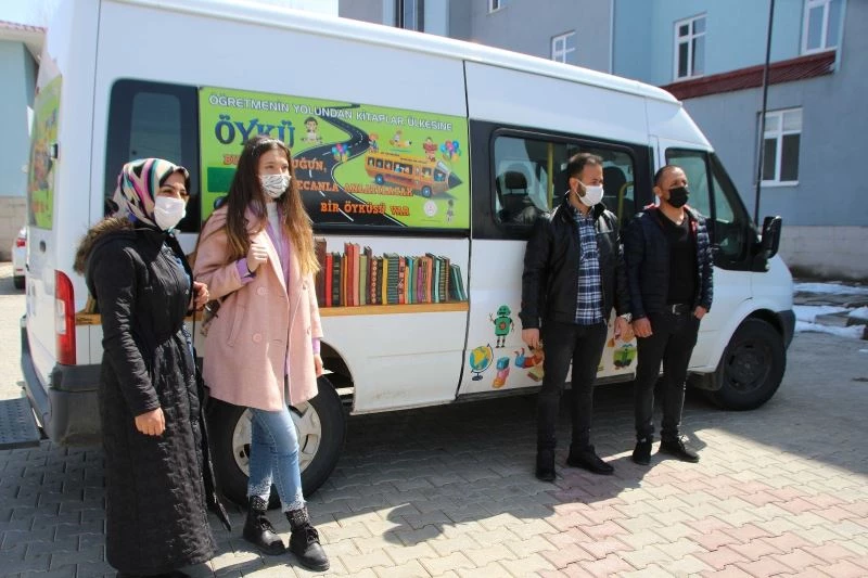 Öğretmenler köy köy dolaşarak öykü anlatıyor
