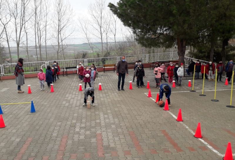 Alaçam’da okullarda spor şenliği
