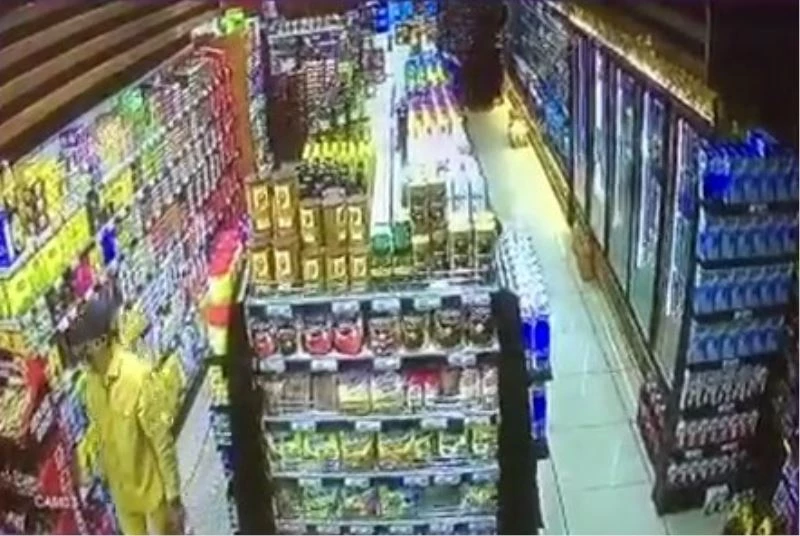 (ÖZEL) 5 litrelik sıvı yağı çaldı, marketten elini kolunu sallayarak çıktı
