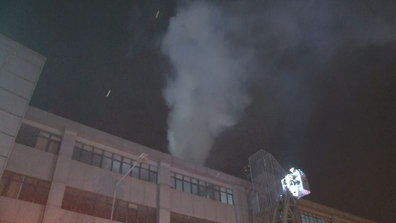 Esenyurt’ta tekstil fabrikasının çatısında yangın
