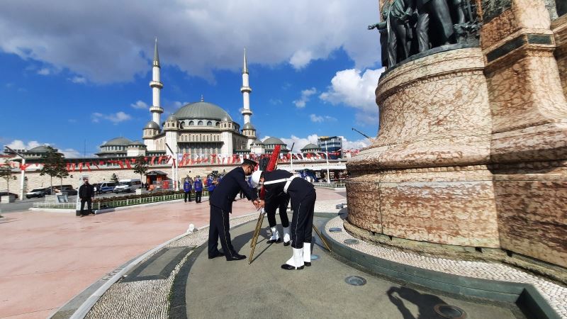 Polis Teşkilatının 176’ncı kuruluş yıl dönümünde Taksim Cumhuriyet Anıtı’na çelenk bırakıldı
