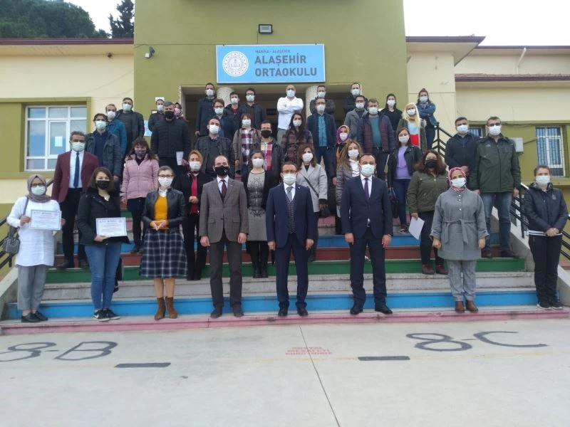 Alaşehirli eğitimcilere sertifika verildi
