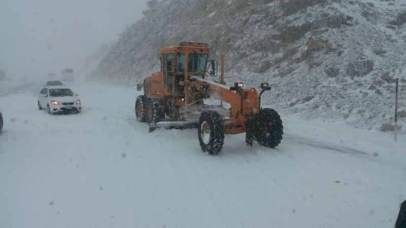 Antalya-Konya karayolunda kar kalınlığı 50 santime ulaştı
