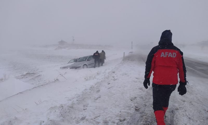 Aksaray’da olumsuz hava koşulları nedeniyle mahsur kalan 117 vatandaş kurtarıldı
