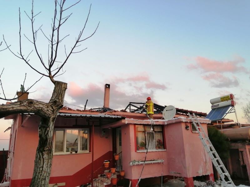 Bursa’da tek katlı ev yandı
