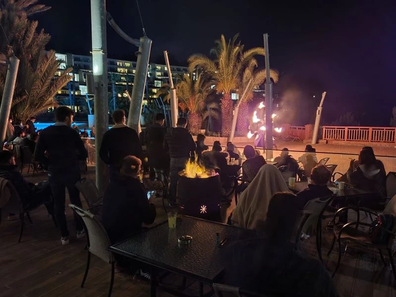 Yasakları hiçe saydılar: 5 yıldızlı otelde şaşırtan parti
