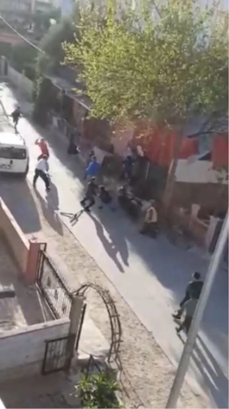 Komşuların taşlı sopalı kavgası cep telefonu kamerasında
