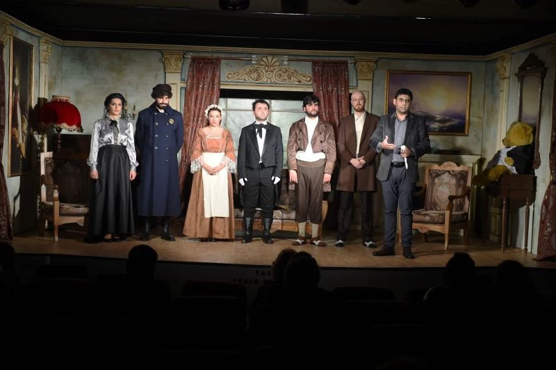 Tarsus Şehir Tiyatrosu, yeni sahnesinde ilk prömiyerini yaptı
