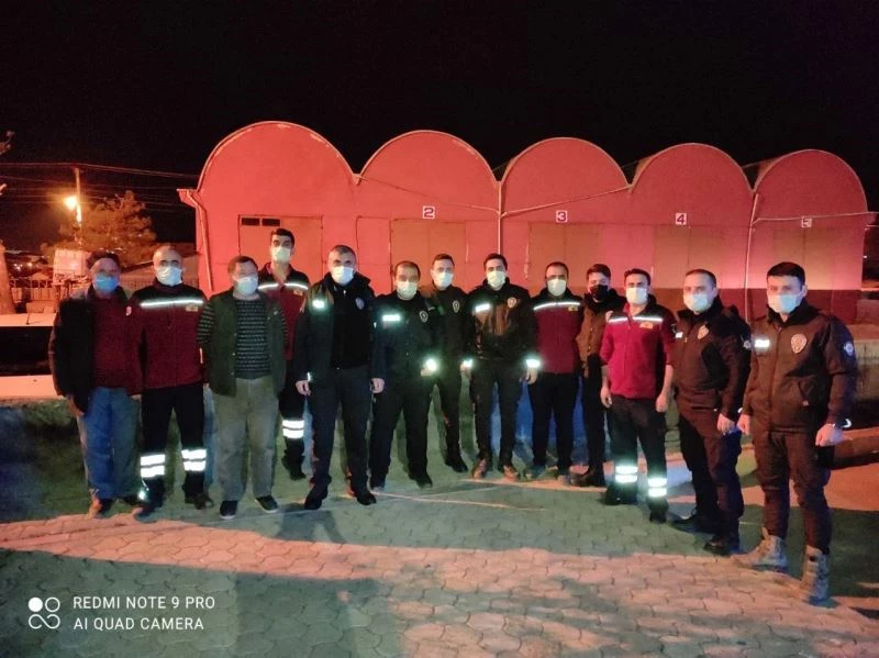 Kavga ihbarına giden polise itfaiyecilerden  sürpriz
