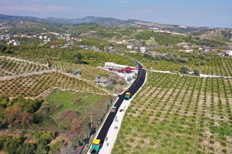 Mersin Büyükşehir Belediyesinin ilçelerdeki asfalt çalışmaları sürüyor
