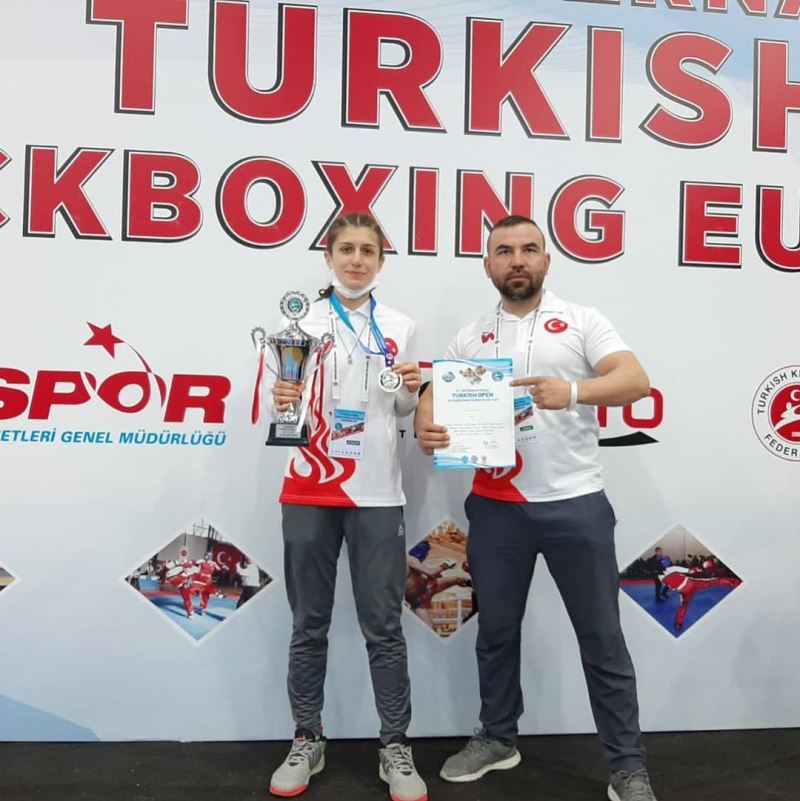 Uluslararası Türkiye Açık Kick Boks Avrupa Kupası’nda Zonguldak’lı sporcu şampiyon oldu
