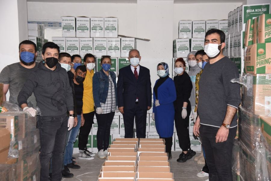 Osmaniye Belediyesi İhtiyaç Sahiplerine Gıda Kolilerini Dağıtmaya Başladı