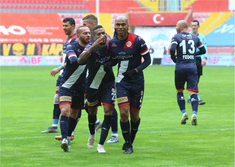 Antalyaspor’da Naldo 1 attı, 3 getirdi

