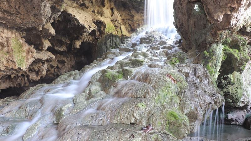 2 milyon yıllık ‘Yeraltı Pamukkale’si şifa dağıtmaya devam ediyor
