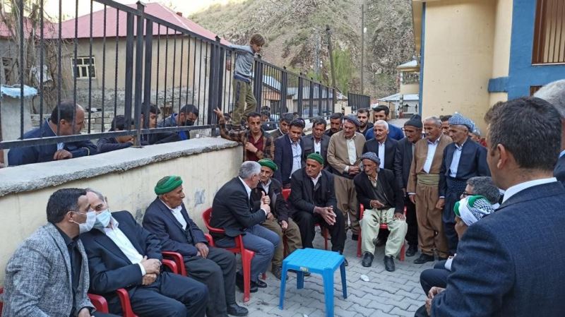 Başkan Özbek sınır köylerini ziyaret etti
