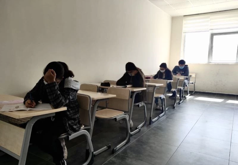 YEGEM’de bursluluk sınavı yapıldı
