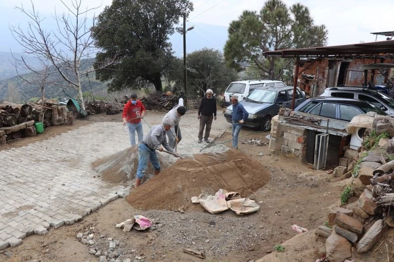 Nazilli Belediyesi Yellice Mahallesi’nin yollarını yeniliyor
