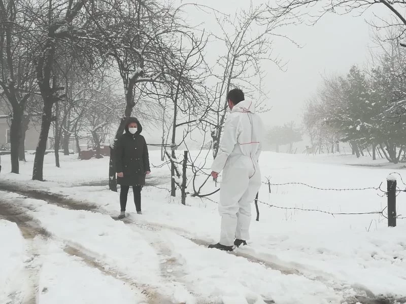 Sağlık kahramanları virüsün izini sürüyor
