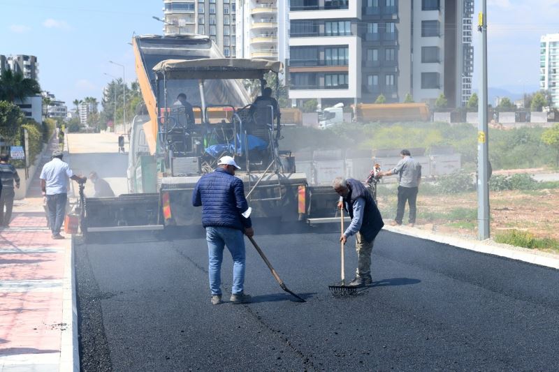 Yenişehir’de yol ve kaldırım yapım çalışmaları sürüyor
