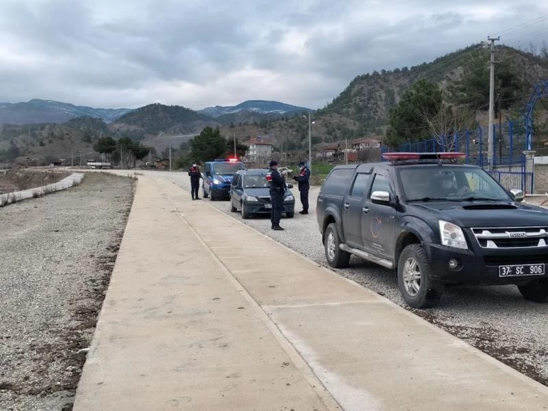 Pozitif olmalarına rağmen İstanbul’dan kaçak yollarla gelerek cenazeye katıldılar
