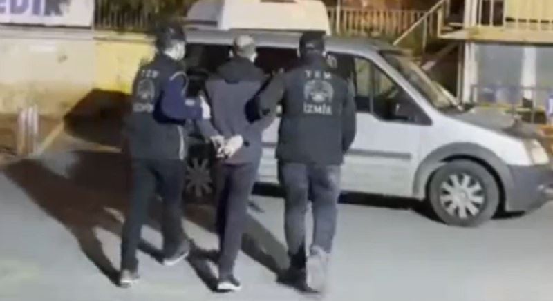 İzmir merkezli FETÖ operasyonundan 54 şüpheli gözaltında
