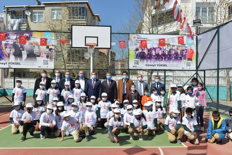 Safiye Osman Çeliker İlkokulu Çok Amaçlı Spor Sahası törenle açıldı
