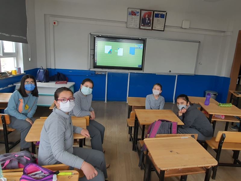 Bursa’da öğrenciler bilimsel deney çalışmaları gerçekleştiriyor
