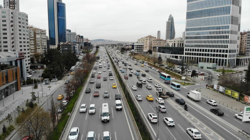 İstanbul’da ilk iftar öncesi trafik yoğunluğu başladı
