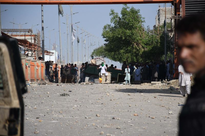 Pakistan’da sokaklar savaş alanına döndü: can kaybı 3’e yükseldi
