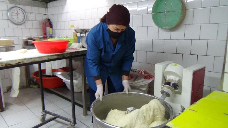 Annesinden öğrendiği ekmeği tüm Türkiye’ye gönderiyor
