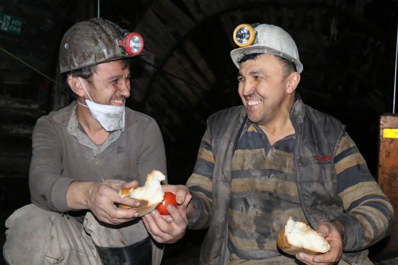 Madencilerin yerin 300 metre altında ilk sahuru
