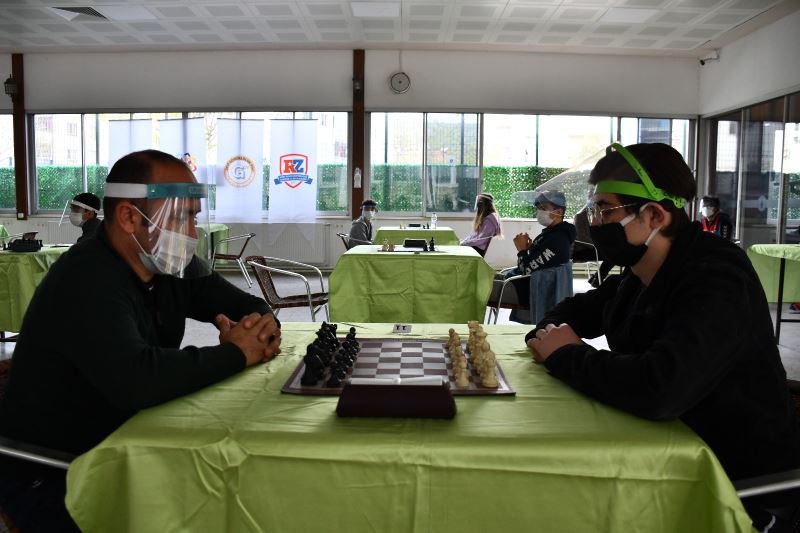Pandemi döneminin ilk yüz yüze satranç turnuvası Söke’de
