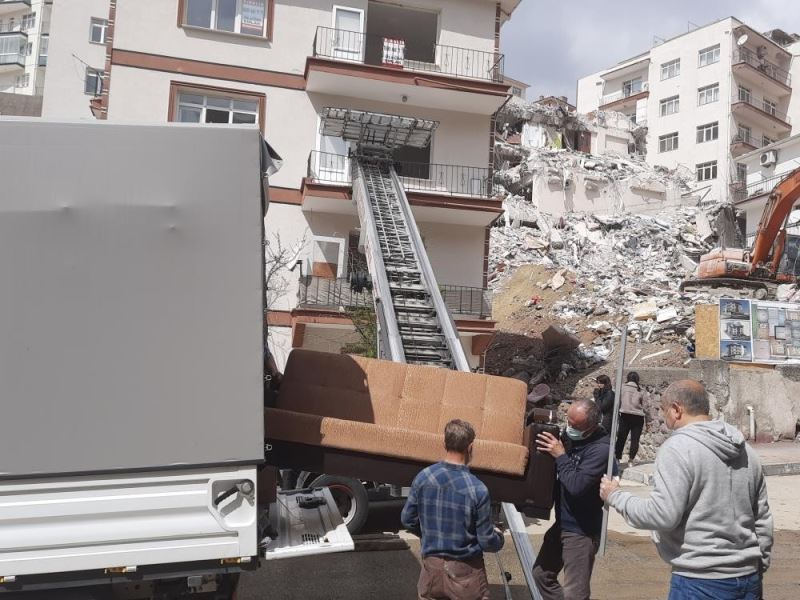 Açelya Apartmanı mağdurlarına 2 bin 500 lira kira yardımı
