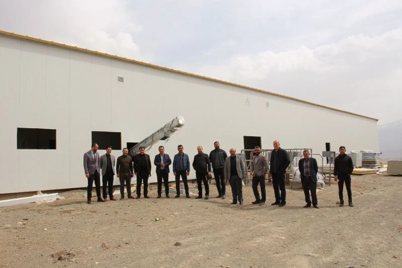 Oltu Cağ Kebap Fabrikasında makine ekipmanı kuruluyor
