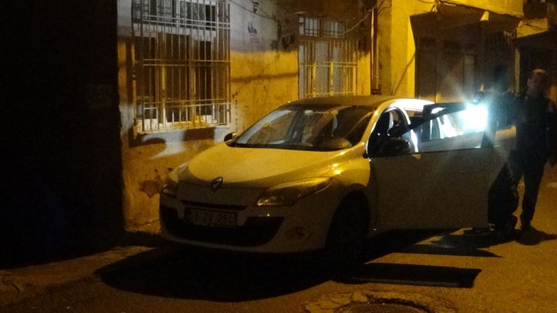 Diyarbakır’da uyuşturucu satıcıları kısıtlama saatinde çatıştı: 2 yaralı
