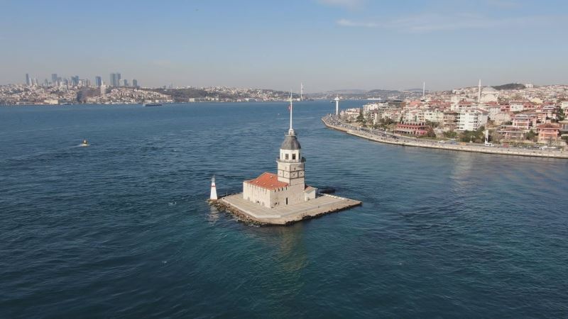 (ÖZEL) İstanbul Boğazı’nda denizanası istilası sualtından görüntülendi
