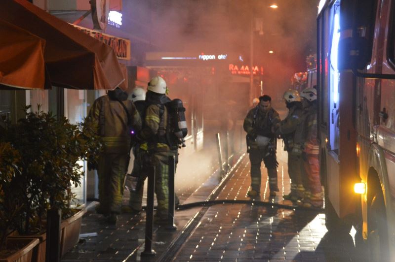 Taksim’deki restoranda çıkan yangın paniğe sebep oldu
