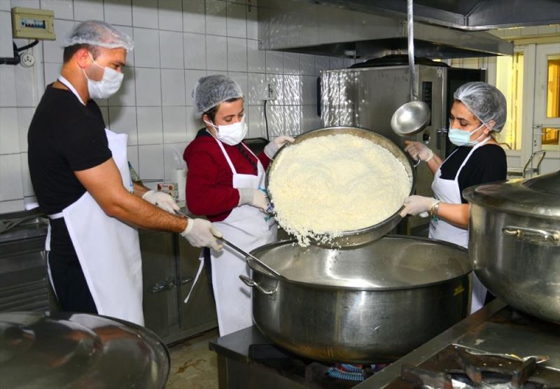 Manavgat Belediyesinden her gün 1500 kişiye iftar yemeği
