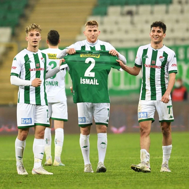 Bursasporlu futbolcular, İsmail Çokçalış’ı unutmadı